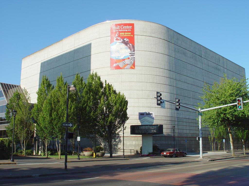 Travelodge By Wyndham Eugene Downtown/University Of Oregon Dış mekan fotoğraf